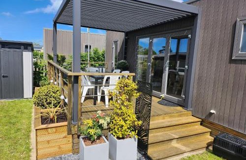 Jullouville-les-Pins House | Family-Friendly Mobil-Home Jullouville with Pool Access