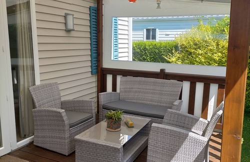 Ouistreham House | Comfortable Mobil-home with Pool & Pet-Friendly Amenities