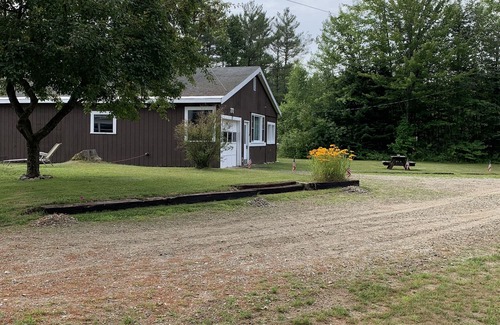 Stark House | Cozy Mobil Home with Fire Pit & Trail Access by Percy Peaks
