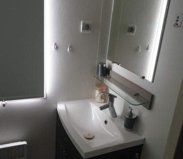 Sainte-Reine-de-Bretagne Other | Cozy Mobile Home for Families with Pool and Pet-Friendly Perks