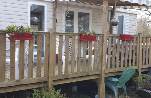 Sainte-Reine-de-Bretagne Other | Cozy Mobile Home for Families with Pool and Pet-Friendly Perks