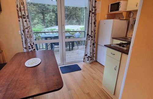 Saint-Jean-de-Valeriscle Ski Chalet | Family-Friendly Mobile Home with Private Pool & Terrace