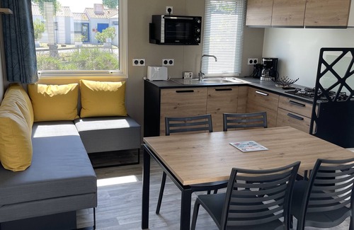 La Gueriniere House | Family Mobile Home with Beach Access at 5* Campsite