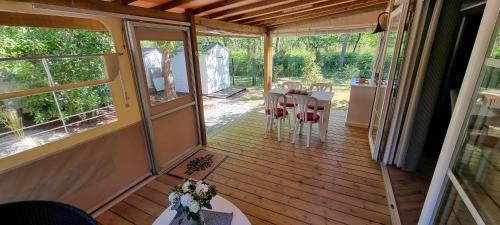 Hourtin Ski Chalet | Pet-Friendly Mobile Home with Terrace & Pool - Guest Rated 9.8