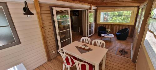 Hourtin Ski Chalet | Pet-Friendly Mobile Home with Terrace & Pool - Guest Rated 9.8