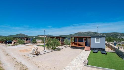 Tisno House | Relax at Mobile Home Banovi Dvori with Pool & Hot Tub