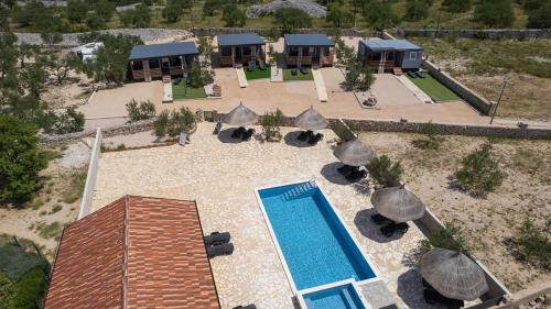 Tisno House | Relax at Mobile Home Banovi Dvori with Pool & Hot Tub