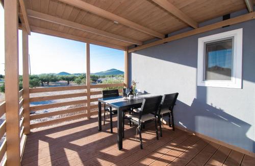 Tisno House | Relax at Mobile Home Banovi Dvori with Pool & Hot Tub