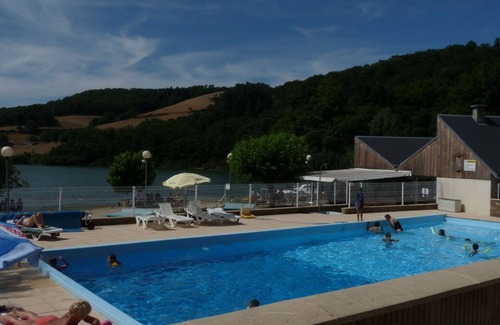 Montpeyroux House | Tranquil Mobile Home by the Lake: Nature & Family Amenities