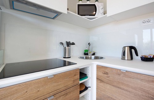 Predore RV Rental | Mobile Home 'Eurovil 3' with Lake View, Wi-Fi and Air Conditioning