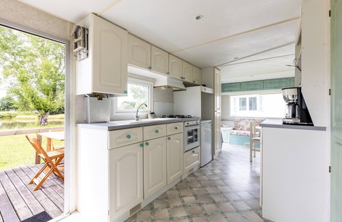 Queyrac RV Rental | Mobile Home for 3 People at Lake Isachris – Hiking and Relaxation in the Médoc