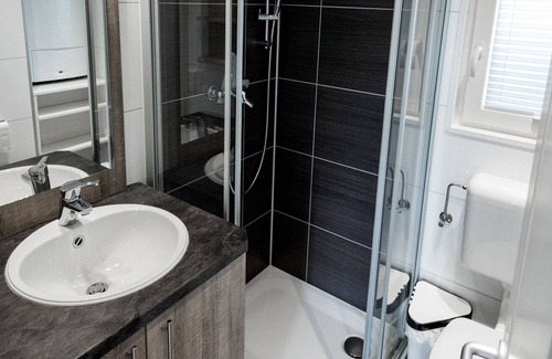 Sutel Apartment | Cozy Oceanfront Mobile Home for 4 Guests in Sütel