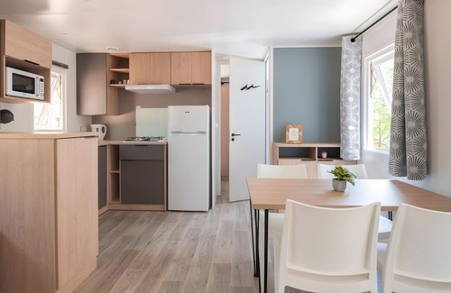 Bretagne-d'Armagnac RV Rental | Mobile Home 'Mobilhome Confort 4 Personnes 63' with Private Terrace, Private Garden and Wi-Fi