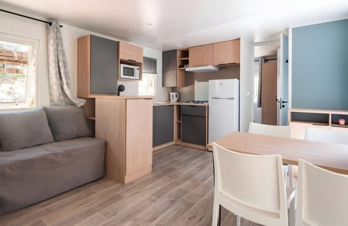 Bretagne-d'Armagnac RV Rental | Mobile Home 'Mobilhome Confort 4 Personnes 63' with Private Terrace, Private Garden and Wi-Fi