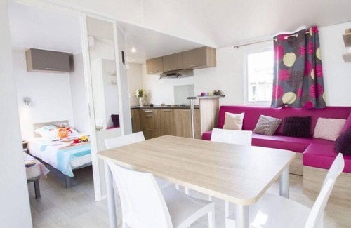 Serignan House | Cozy Mobile Home in Sérignan with Pool and Ocean Views
