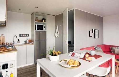 Serignan House | Cozy Mobile Home in Sérignan with Pool and Ocean Views