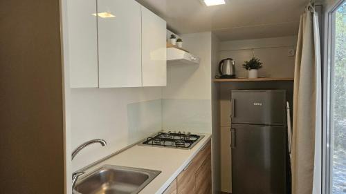 Jezera Resort | Cozy Mobile Home with Ocean Views at Jezera Murter