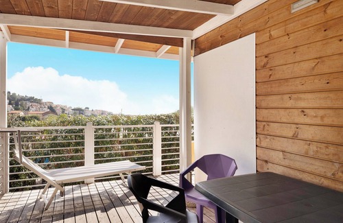 Pietra Ligure House | Mobile Home Next 232: Poolside Retreat with Ocean View