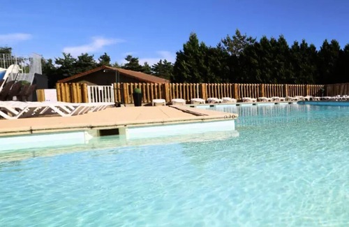 Chastanier House | Cozy Camping Les Sous Bois du Lac: Pet-Friendly Retreat