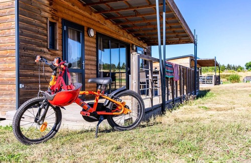 Chastanier House | Cozy Camping Les Sous Bois du Lac: Pet-Friendly Retreat