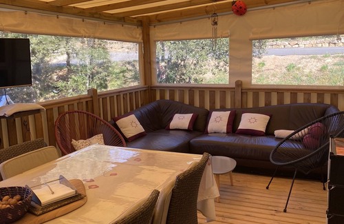 Rocbaron House | Cozy Mobile Home with Pool, 40 Minutes from the Beach