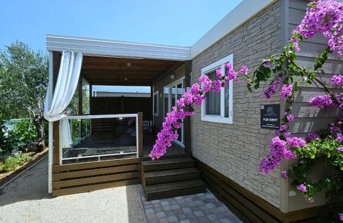Murter Resort | Ideal Oceanfront Stay at Mobile House 4 You, Camp Rehut
