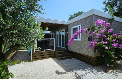 Murter Resort | Ideal Oceanfront Stay at Mobile House 4 You, Camp Rehut