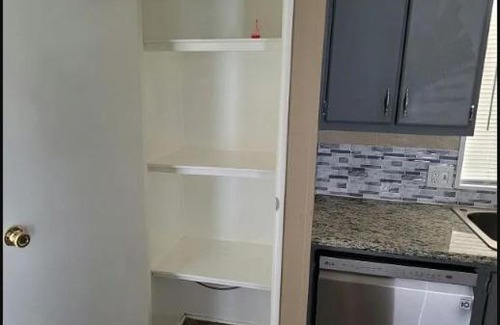 Sunrise Manor Apartment | Pet-Friendly Mobile Manufactured Stay for 7 Nights