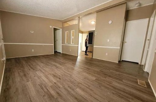 Sunrise Manor Apartment | Pet-Friendly Mobile Manufactured Stay for 7 Nights