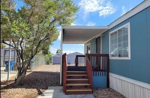 Sunrise Manor Apartment | Pet-Friendly Mobile Manufactured Stay for 7 Nights