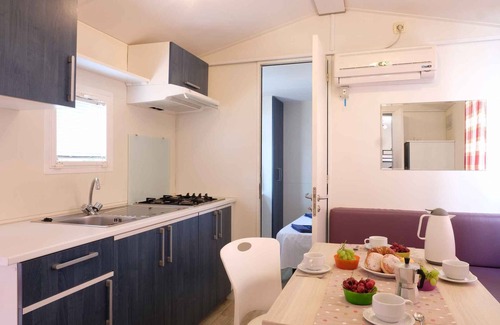 Peschiera del Garda House | Mobilehome with Outdoor Pool and Air Conditioning Awaits