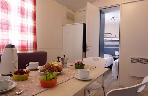 Peschiera del Garda House | Mobilehome with Outdoor Pool and Air Conditioning Awaits