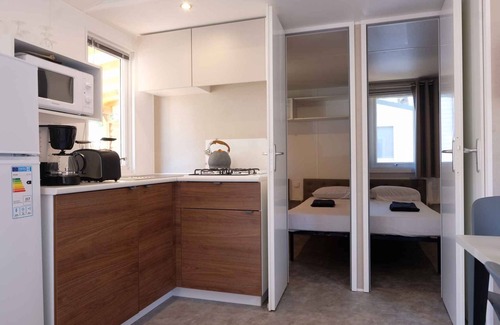 Peschiera del Garda House | Cozy Mobilehome Retreat at Camping Bella Italia