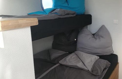 Braunsbedra Boat Rental | Experience Oceanfront Bliss at Mobiles Hausboot El'milia