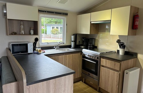Midlum Apartment | Cozy Mobilheim for 4 Guests with Oceanfront Views