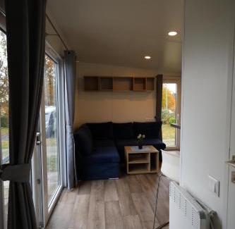 Borgdorf House | Eco-Friendly Mobilheim: Pet and Child-Friendly Retreat
