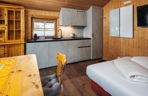 Ried im Oberinntal Apartment | Cozy Mobilheim for Two with Ocean View in Ried im Oberinntal