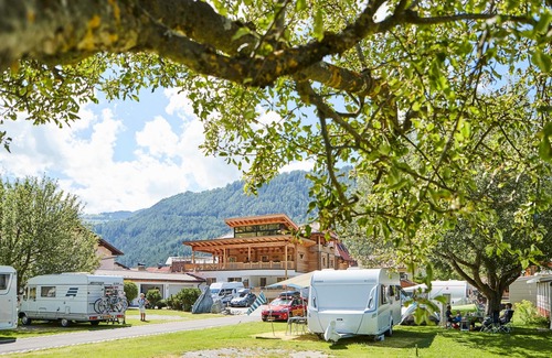 Ried im Oberinntal Apartment | Cozy Mobilheim for 2 Guests with Ocean View in Ried
