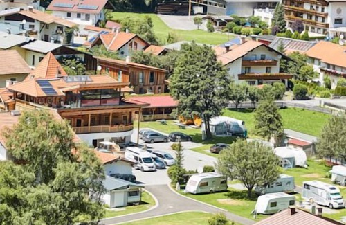 Ried im Oberinntal Apartment | Cozy Mobilheim for 2 Guests with Ocean View in Ried