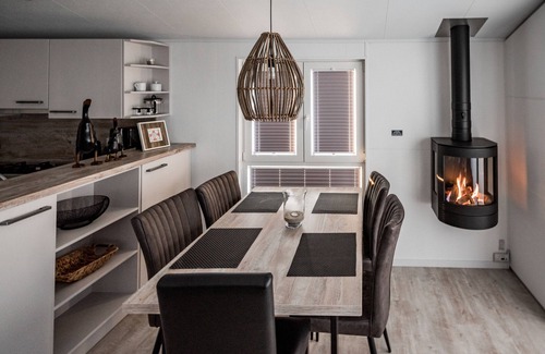 Sutel Apartment | Comfortable Mobilheim for 5 Guests with Ocean View