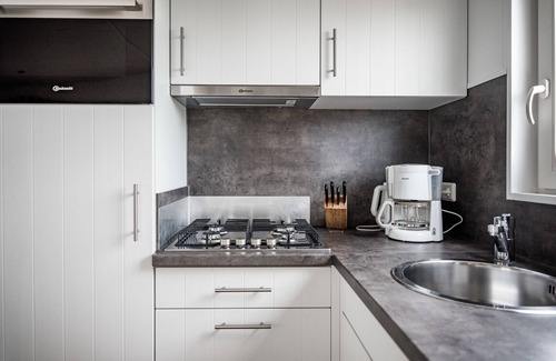 Sutel Apartment | Cozy Mobilheim for 5 Guests with Oceanfront Views