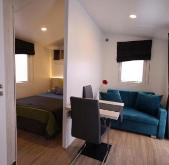 Borgdorf House | Family-Friendly Mobilheim Summer Lounge Apartment Retreat