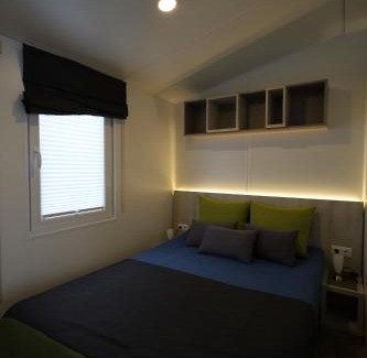 Borgdorf House | Family-Friendly Mobilheim Summer Lounge Apartment Retreat
