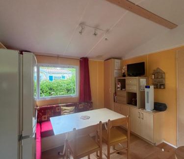 Saint-Gerons Ski Chalet | Mobilhome au bord du lac