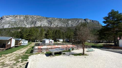Saint-Auban Other | Cozy Mobilhome Comfort Among Scenic Mountain Views