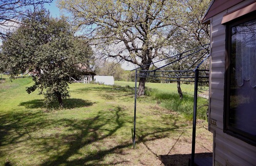 Jouques House | Tranquil Mobile Home Retreat with Spa & Hot Tub Access