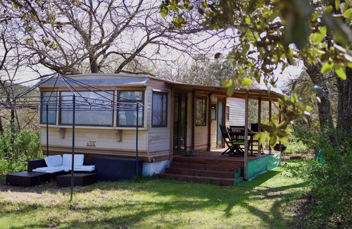 Jouques House | Tranquil Mobile Home Retreat with Spa & Hot Tub Access