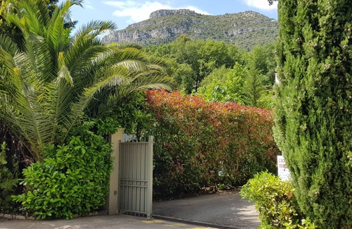 Saint-Jeannet House | Comfortable Mobilhome Near Tranquil Beaches and Mountains