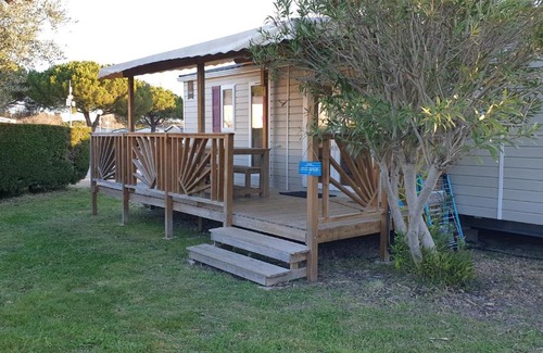 Lattes Resort | Inviting Mobilhome Grand Confort with Ocean Views & Pool