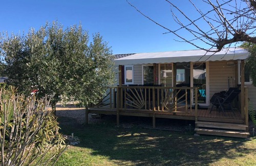 Lattes Resort | Inviting Mobilhome Grand Confort with Ocean Views & Pool